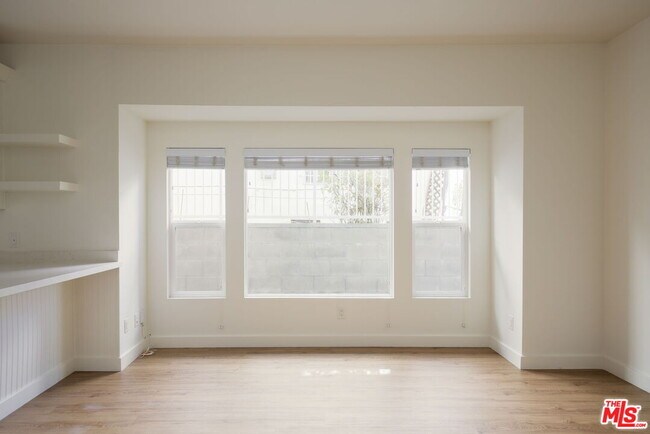 Building Photo - 727 N La Fayette Park Pl