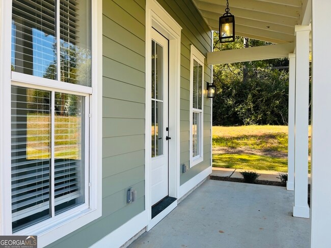 Building Photo - 100 Gardenia Ln