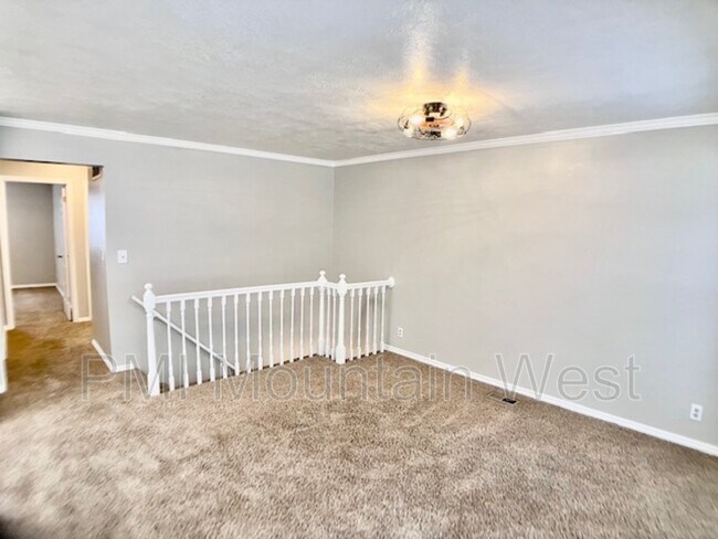 Building Photo - 567 N 200 E