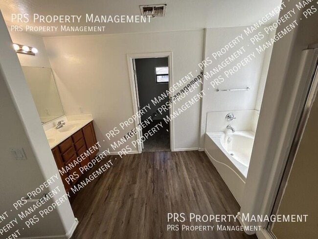 Building Photo - 45563 W Starlight Dr
