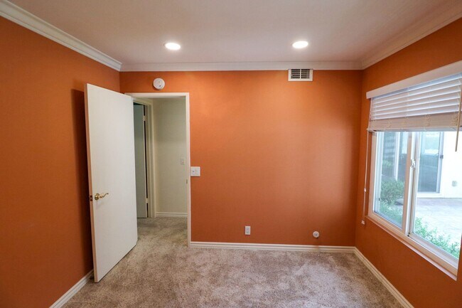 Building Photo - 1050 Pacifica Dr
