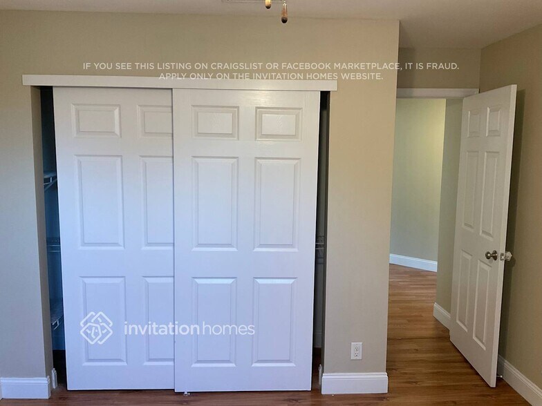 Building Photo - 7449 Santa Monica Dr