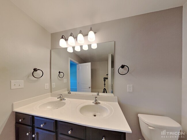 Building Photo - 2824 Tall Oaks Dr