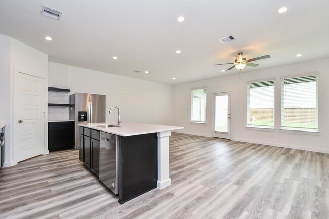 Building Photo - 3024 Crown Gate Dr