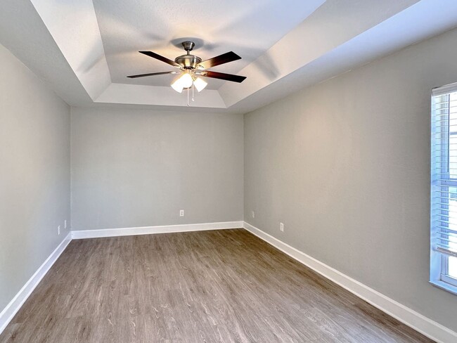 Building Photo - Freshly Renovated Three Bedroom Home Ready...