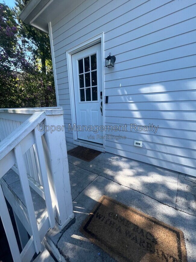 Building Photo - 7522 Burthe St