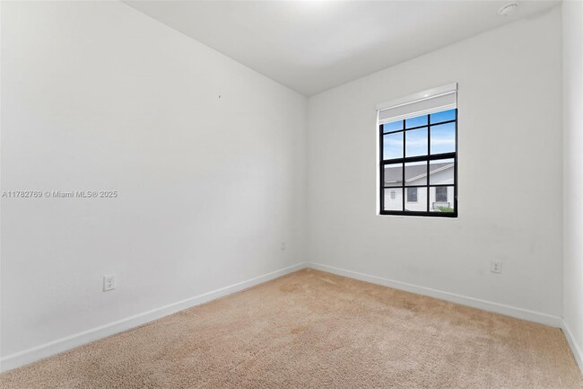 Building Photo - 1161 SW 6th Ct