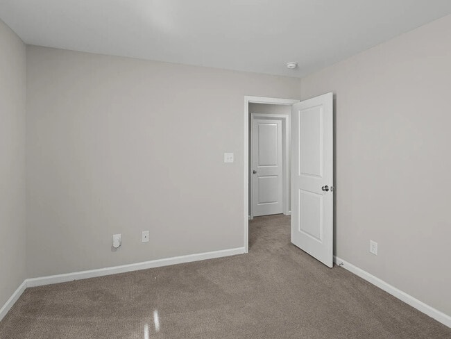 Building Photo - Room in House on Bounty Cir