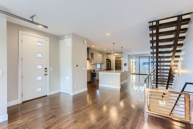 Building Photo - Modern 4-Bedroom Home with Designer Finish...