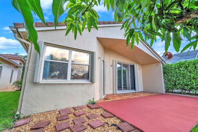Building Photo - 16411 Sapphire Bend