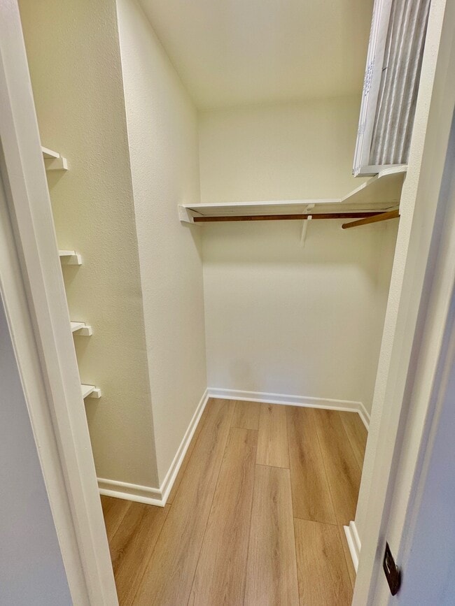 Building Photo - 5935 Meadow Way