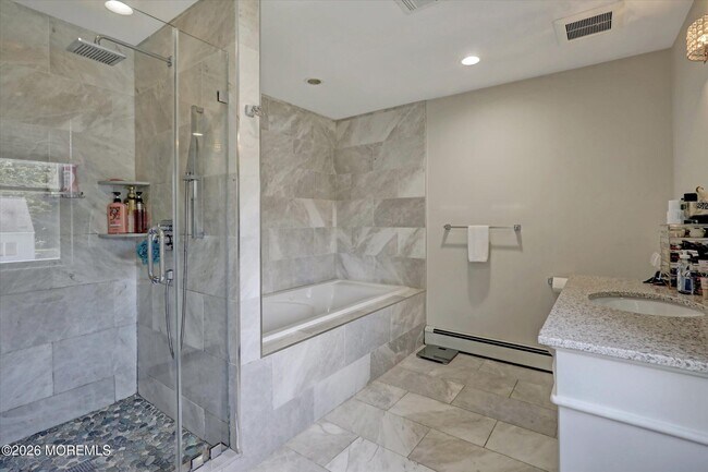 Building Photo - 265 Norgrove Ave