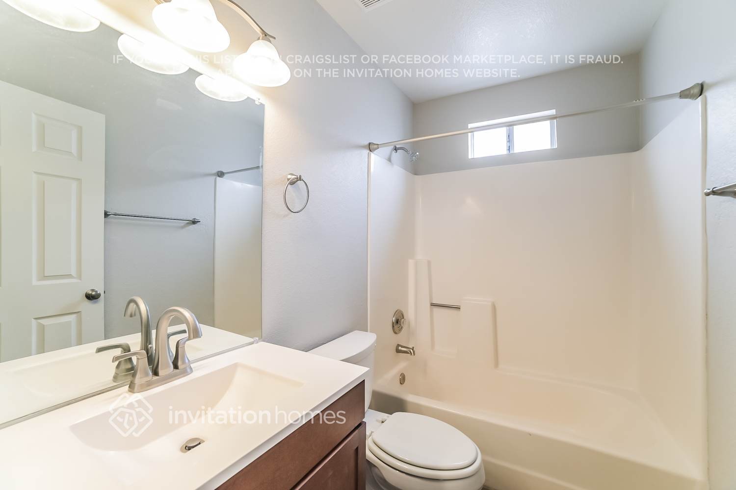 Building Photo - 2913 E Dolphin Ave