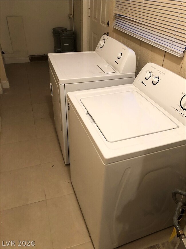 Building Photo - 2924 Black Forest Dr