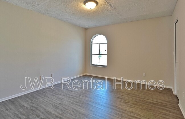 Building Photo - 7201 Arlington Expy