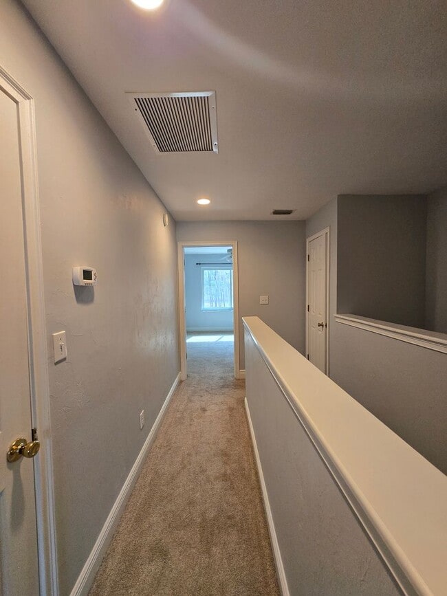 Building Photo - 3BR/3BA Two-Story Quad – Prime Location & Move-In Ready!