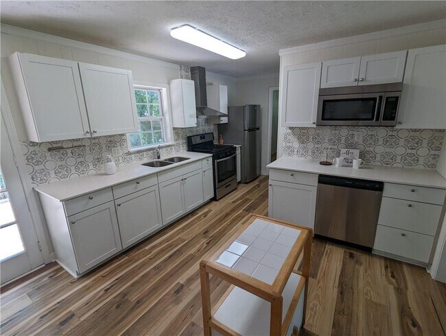 Building Photo - 1565 Whipporwill Dr SW