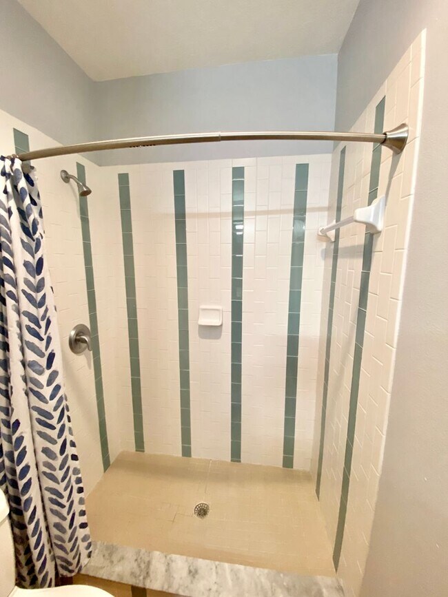 Building Photo - LUXURY TOWNHOME IN SODO 3/2.5 PLUS OFFICE AND BONUS ROOM  - DOWNTOWN ORLANDO