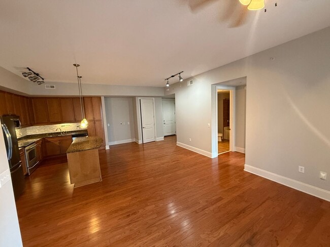 Building Photo - 4620 Piedmont Row Dr