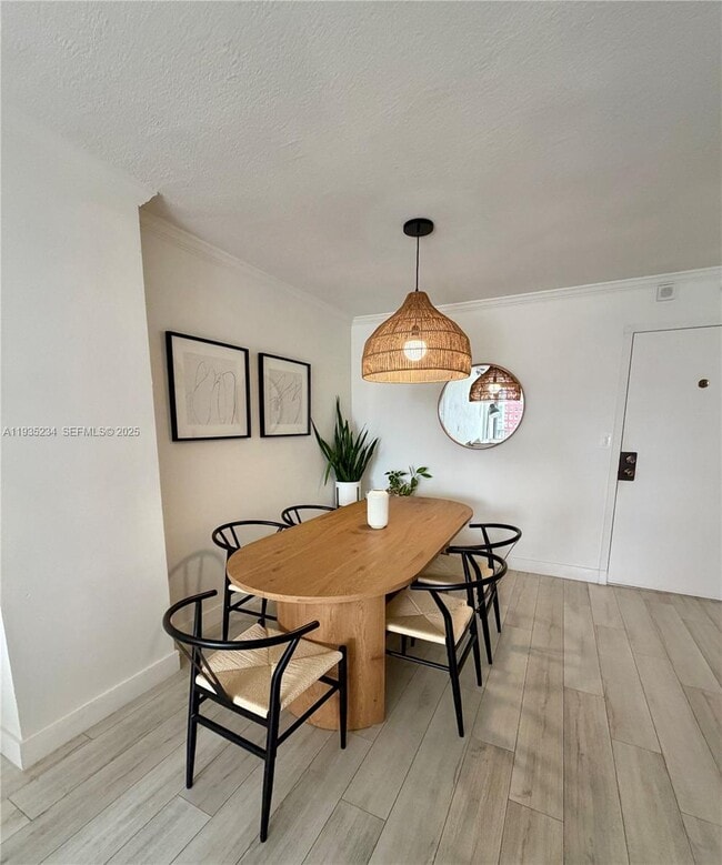 Building Photo - 1450 Brickell Bay Dr