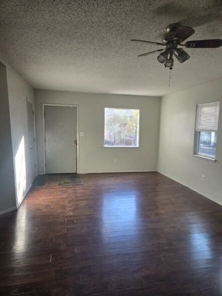 Building Photo - 630 E St Vrain St