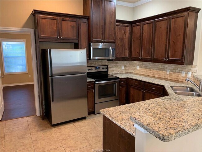 Building Photo - Beautifully 4 bedroom, 3 bathroom house within minutes of Texas A&M!!