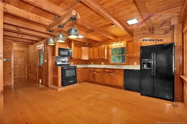 Building Photo - 5812 Stoneridge Rd
