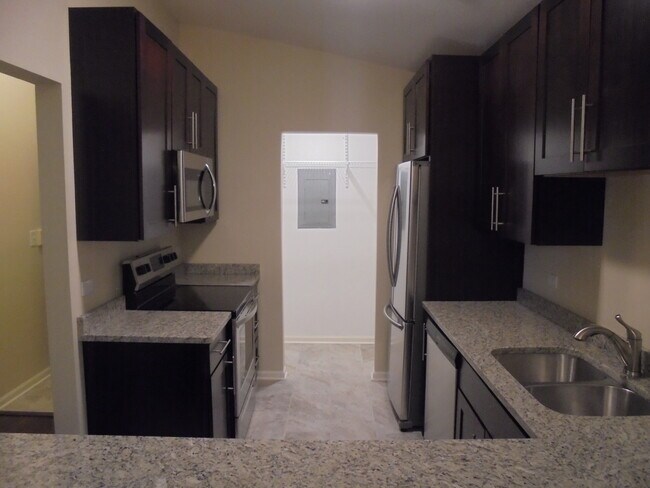 Building Photo - 1334 Cunat Ct