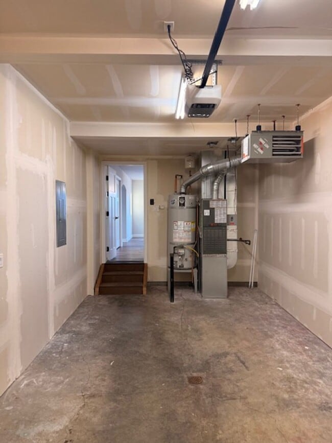 Building Photo - All Utilities Included in this 3 Bedroom South Anchorage Townhouse!