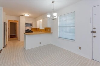 Building Photo - 2502 Trailside Dr