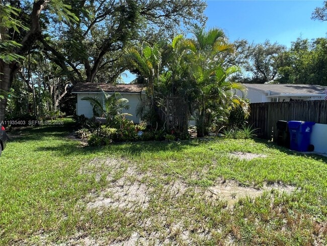 Building Photo - 606 SW 11th St