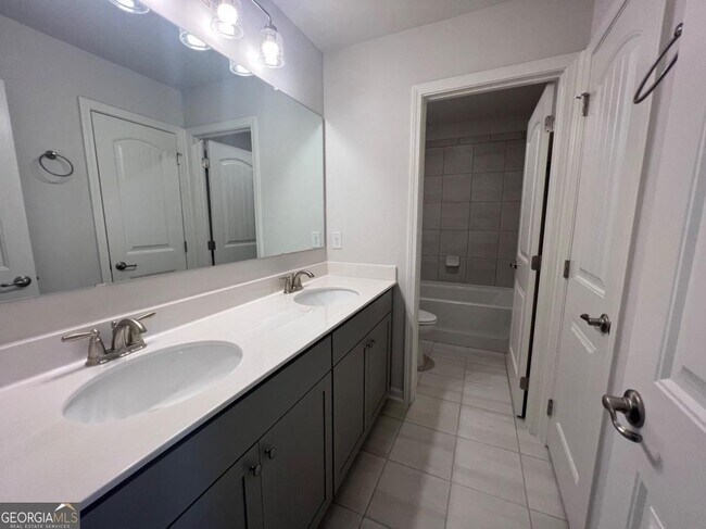 Building Photo - 7214 Whitewater Dr