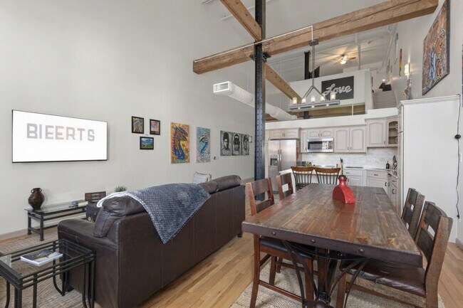 Building Photo - 1555 California St