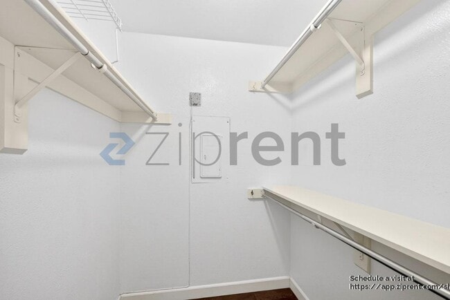 Building Photo - 6318 Richmond Ave