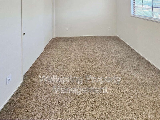 Building Photo - 936 W Perdew Ave