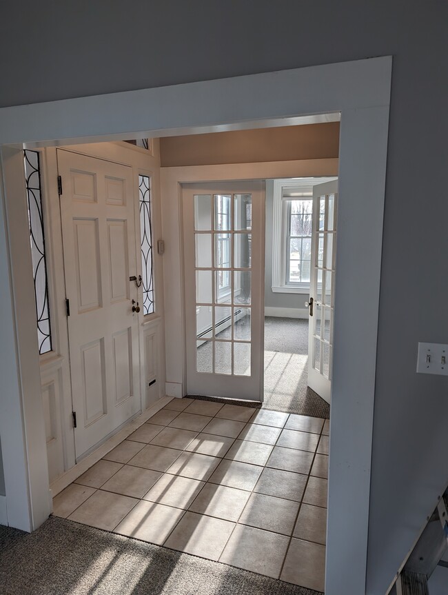 Building Photo - 264 Elm St