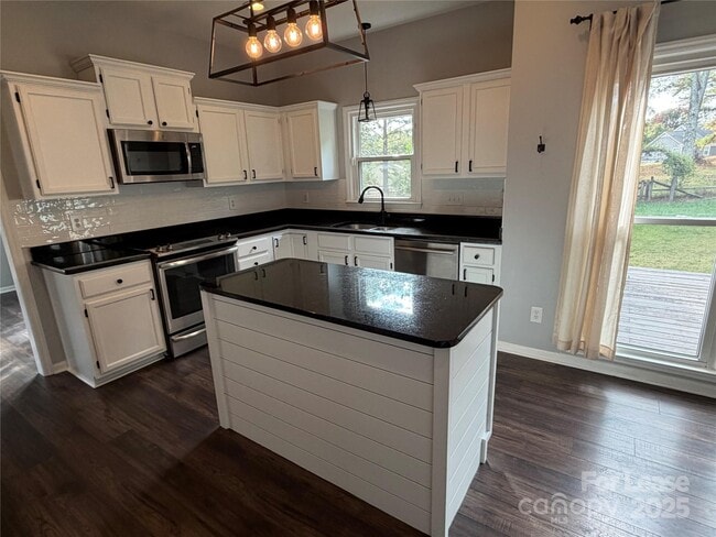 Building Photo - 8605 Tamarron Dr