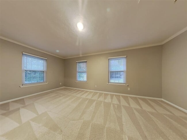 Building Photo - 11 Hickory Oak Dr
