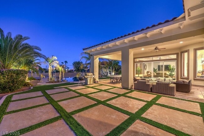 Building Photo - 2780 El Camino Rd