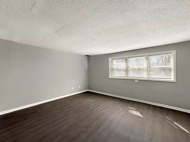 Building Photo - Cozy & Affordable 2-Bedroom Apartment at The Oaks on Davidson – Greensburg, IN