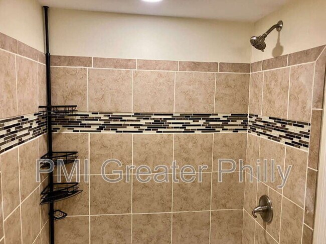 Building Photo - 1688 Bluebird Dr