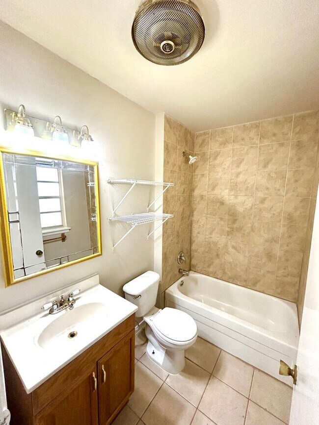 Building Photo - 206 Northview Dr