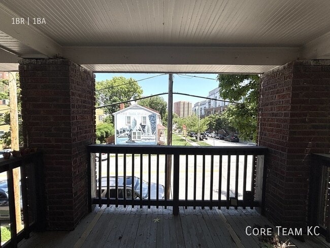 Building Photo - 103 W 51st St