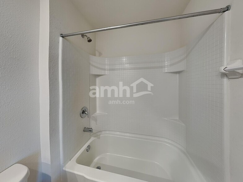 Building Photo - 10316 Flathead Dr