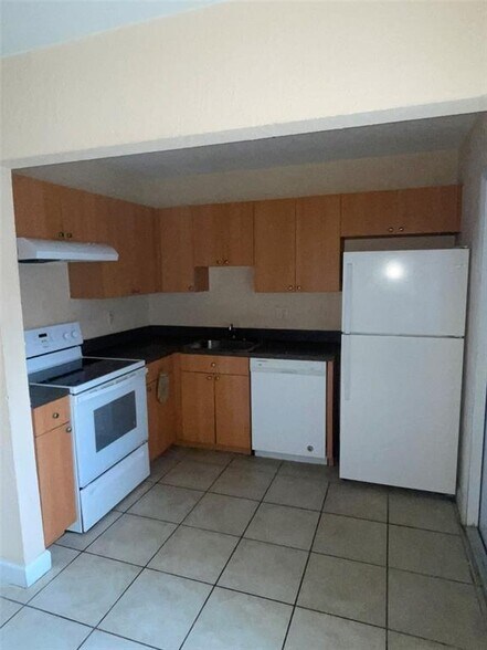 Building Photo - 4730 NW 9th Dr