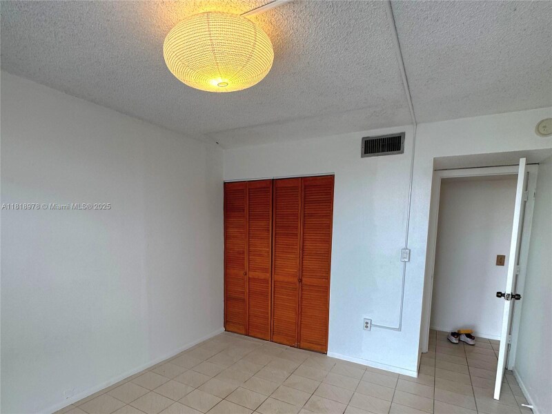 Building Photo - 2500 NE 135th St