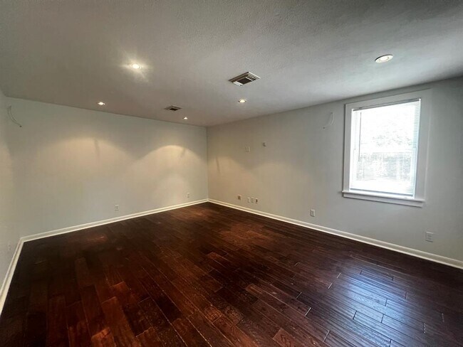 Building Photo - 4512 Jinx Ave