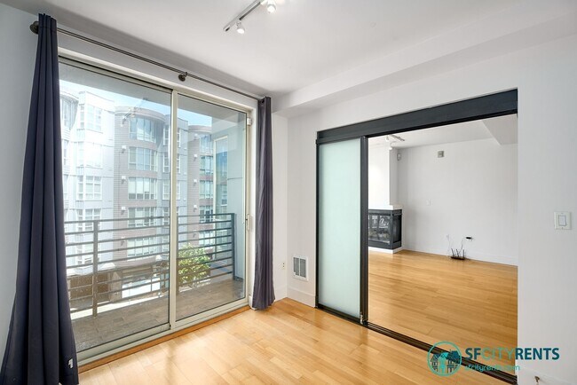 Building Photo - Polk Gulch: Modern 4th Floor Condo w/ in-unit W/D, Garage Parking & Shared Roof Deck