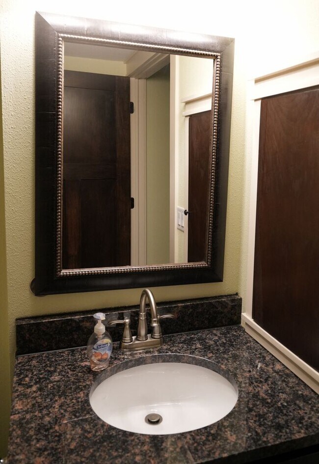 Building Photo - "Luxury Ranch Living: Your Dream Home with Furnished Basement in Urbandale"