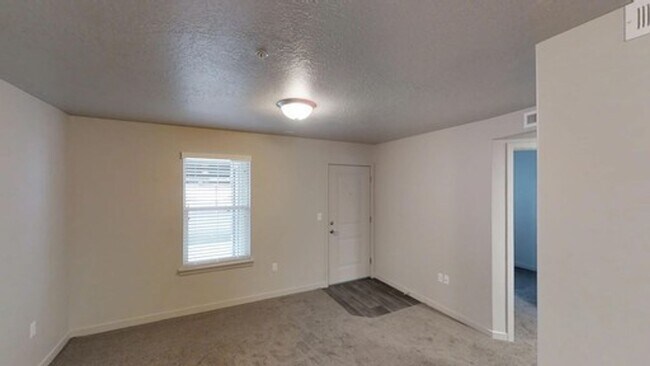 Building Photo - Modern 2-Bedroom Condo Near University Parkway